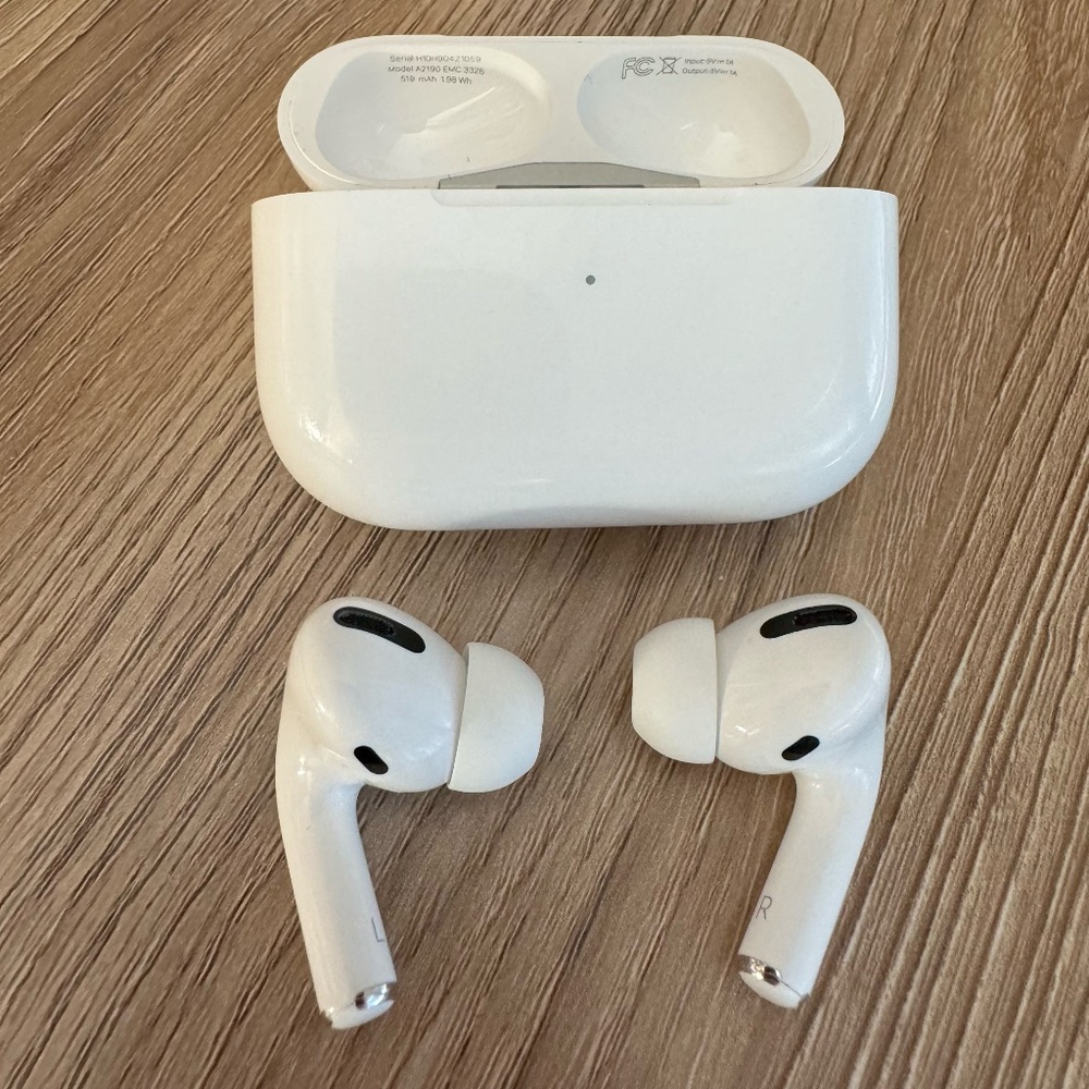 Apple Air Pods Pro First Generation - Used